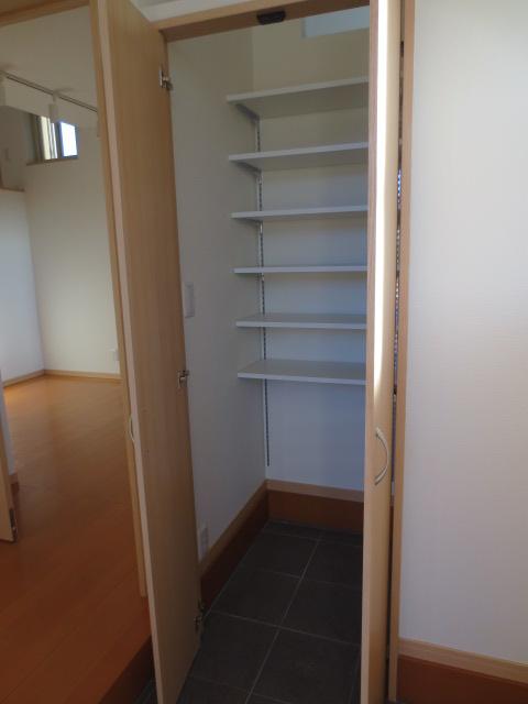 Entrance. Local (12 May 2013) Shooting