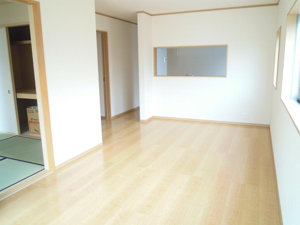 Living. Floor heating installed! 16 Pledge of south living