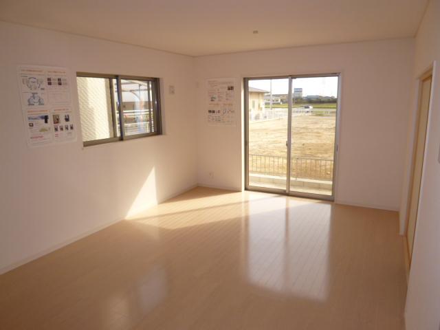 Living. Same specifications