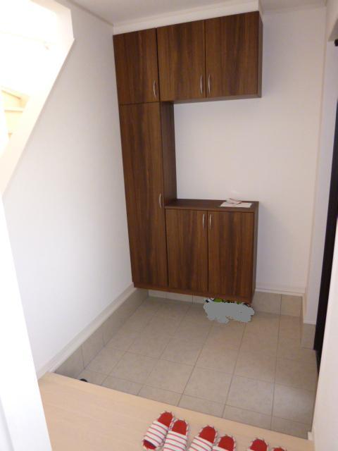 Entrance. Same specifications