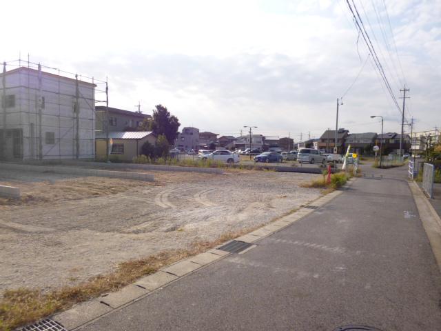 Local photos, including front road. Local (10 May 2013) Shooting