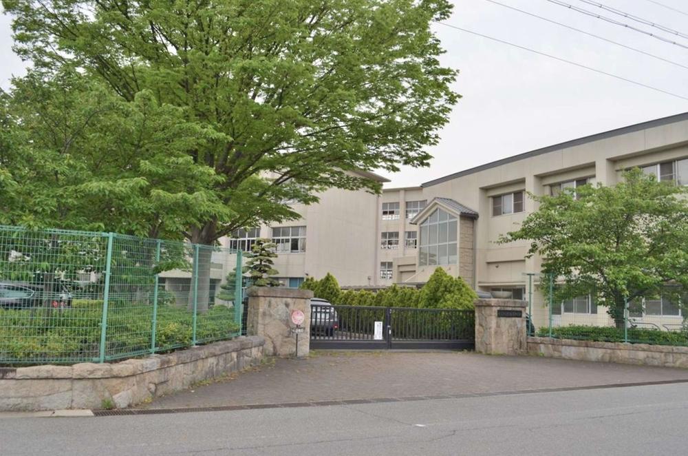 Junior high school. 2290m ​​to Kariya City Yosami junior high school