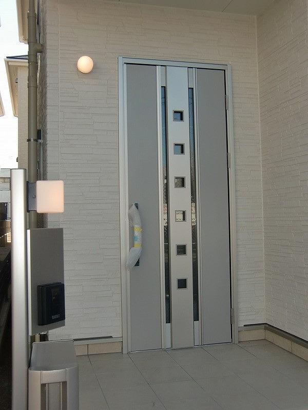 Entrance. Local (12 May 2013) Shooting