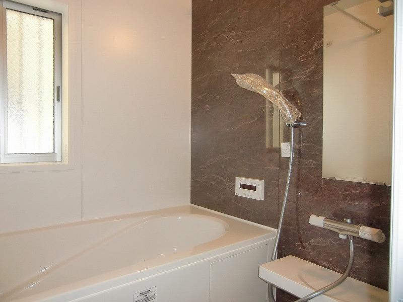 Bathroom. Local (12 May 2013) Shooting