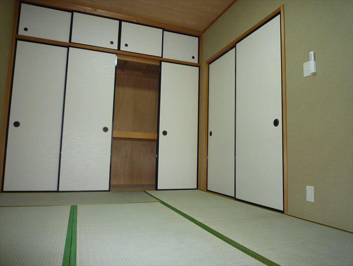 Non-living room. A sufficient storage Japanese-style room