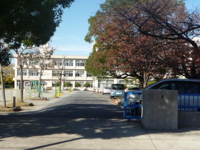 Primary school. Kasugai Municipal Katsukawa to elementary school 891m