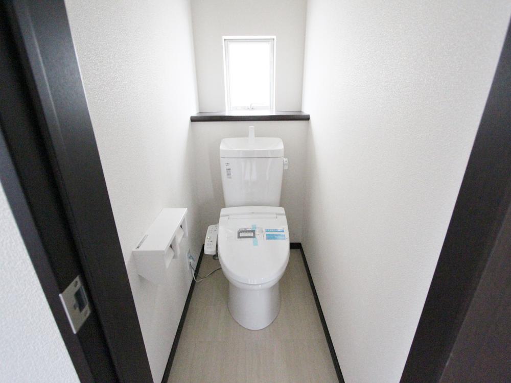 Toilet. Indoor (10 May 2013) Shooting E Building toilet