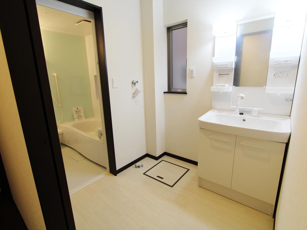Wash basin, toilet. Indoor (10 May 2013) Shooting E Building basin dressing room