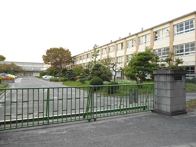 Junior high school. Kasugai until City Central Junior High School 814m