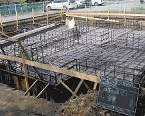 Construction ・ Construction method ・ specification. By enforcing the breakdown voltage board of the solid basis for the foundation rebar strengthened the tension strength on the first floor under the floor over the entire surface, Convey the power of the building to the ground in terms of wide-voltage panel, rigidity ・ It has extended durability.