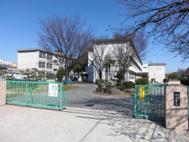 Junior high school. 560m to Hakusan Elementary School