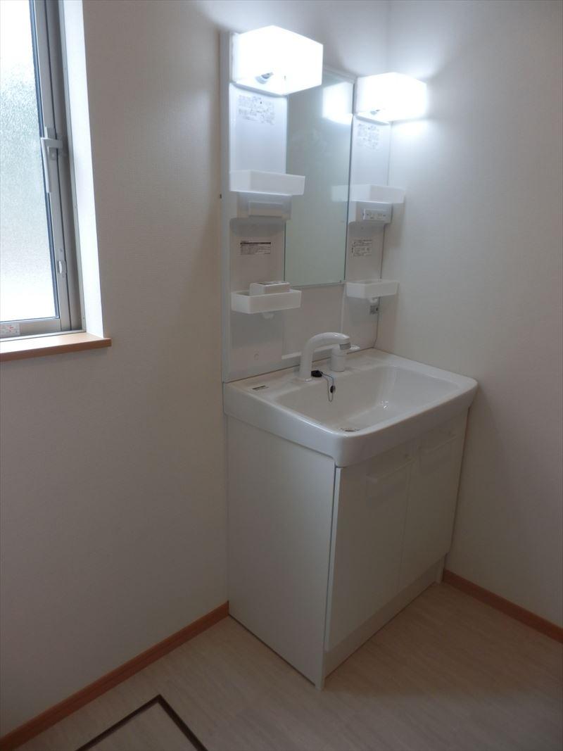 Wash basin, toilet