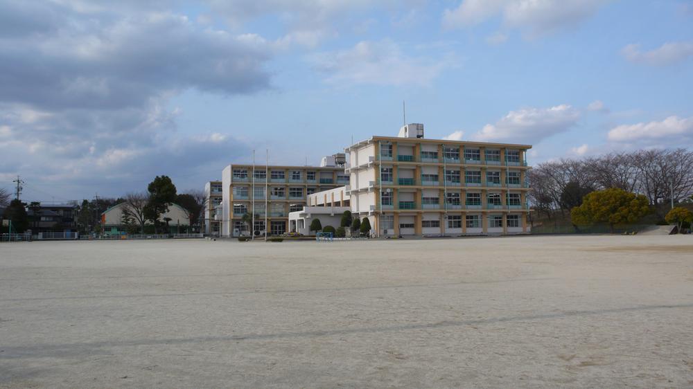 Primary school. Kasugai 386m up to municipal Higashino Elementary School