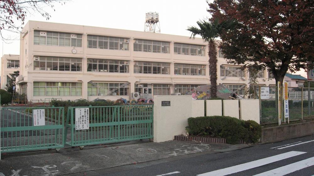 Primary school. Sanno until elementary school 240m