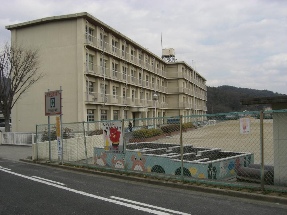 Primary school. Oshizawadai until elementary school 380m