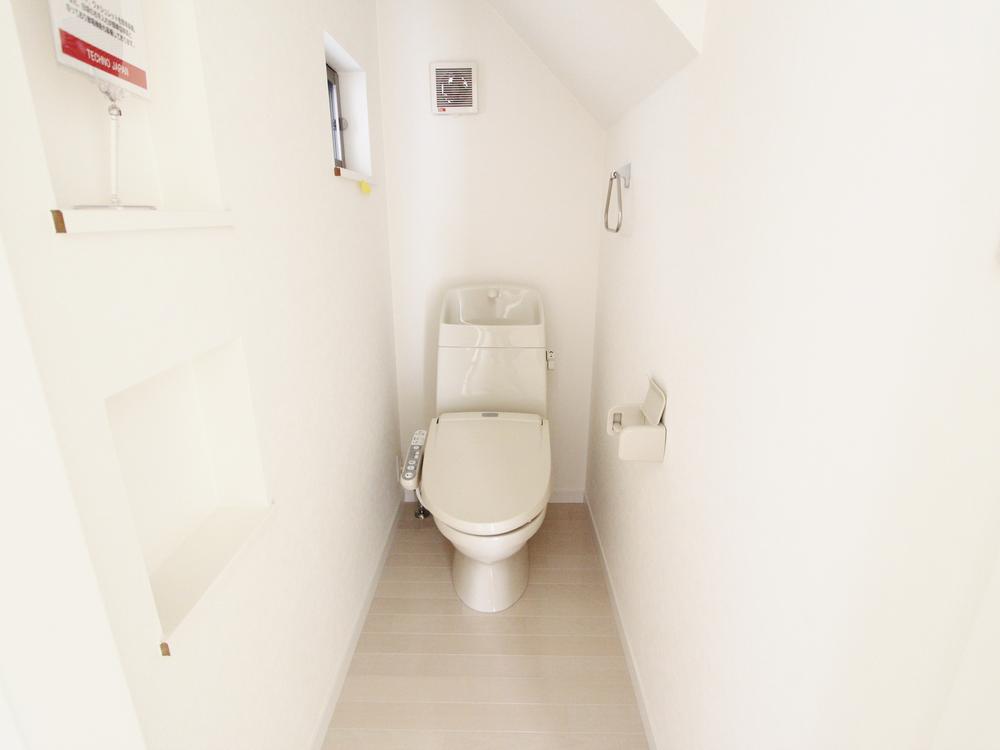 Toilet. Indoor (12 May 2013) Shooting Spacious spacious restroom