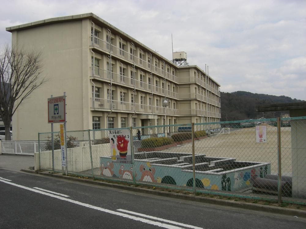 Primary school. Oshizawadai until elementary school 930m