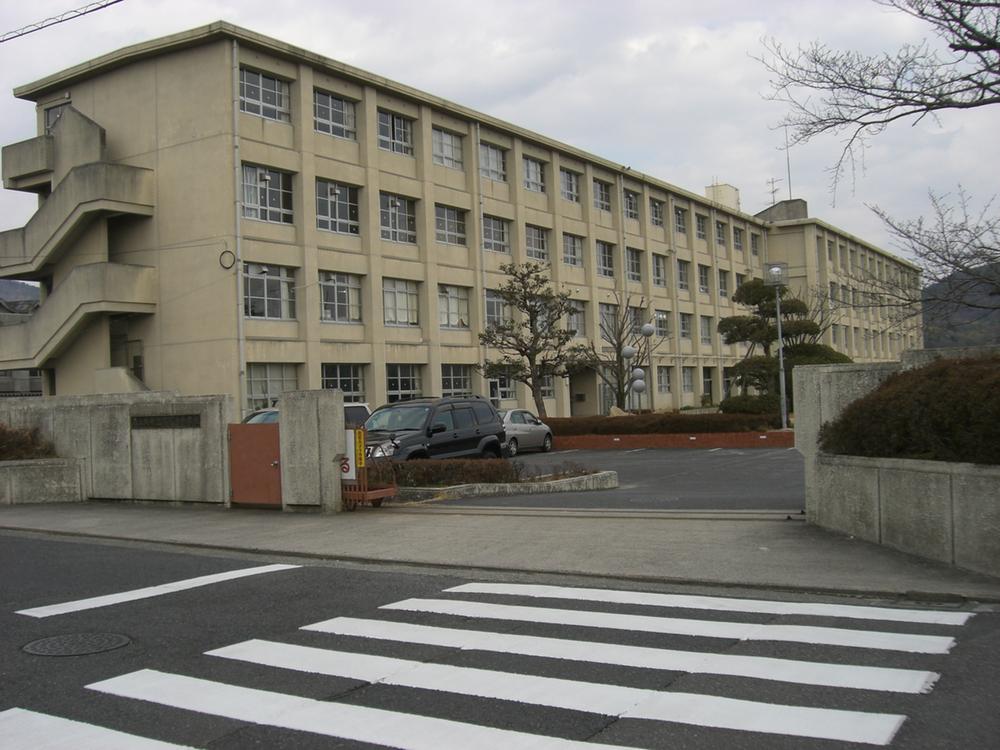 Junior high school. Ishiodai 460m until junior high school