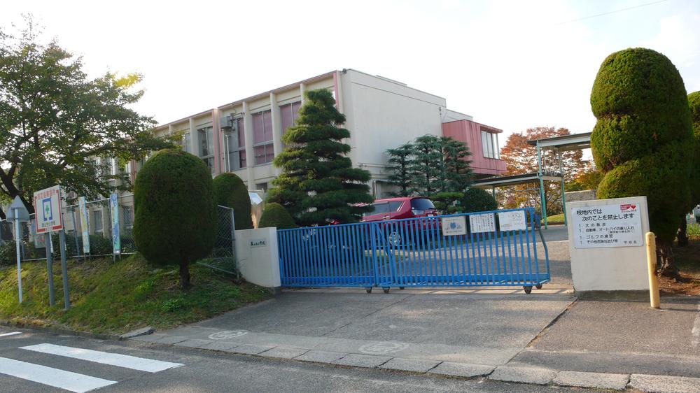 Primary school. Fujiyamadai until elementary school 440m