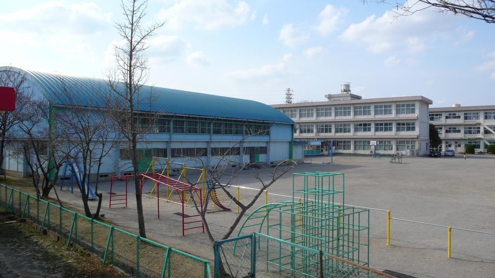 Primary school. Kasugai Municipal Ushiyama to elementary school 519m