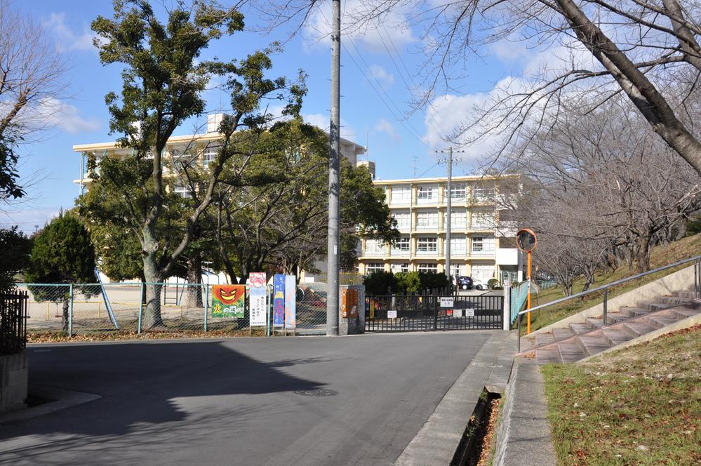 Primary school. Kasugai 801m up to municipal Higashino Elementary School