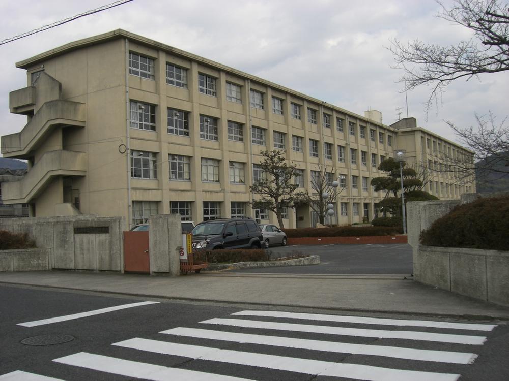 Junior high school. Ishiodai 1320m until junior high school