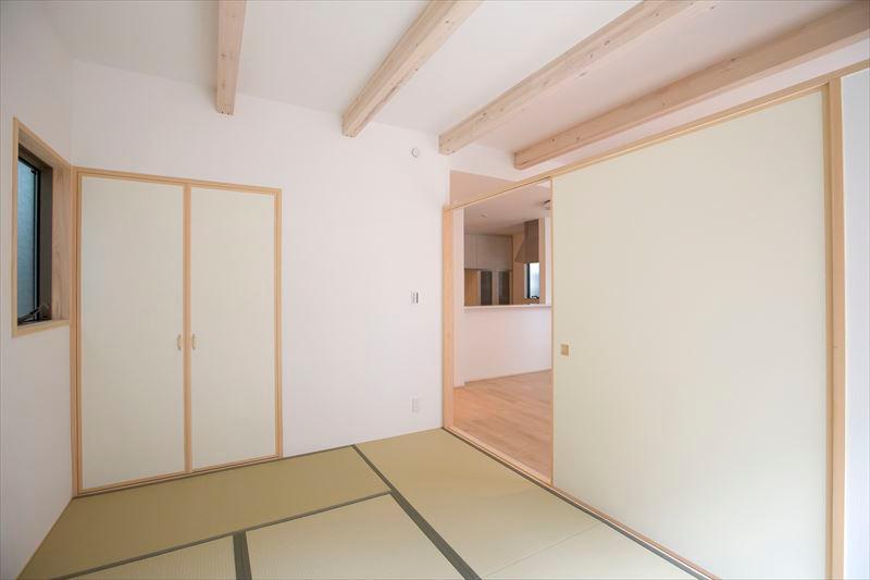 Kitchen. By providing the D building Japanese-style living and Japanese-style room of cosmetic beams in the continued, You have to have a connection to space.