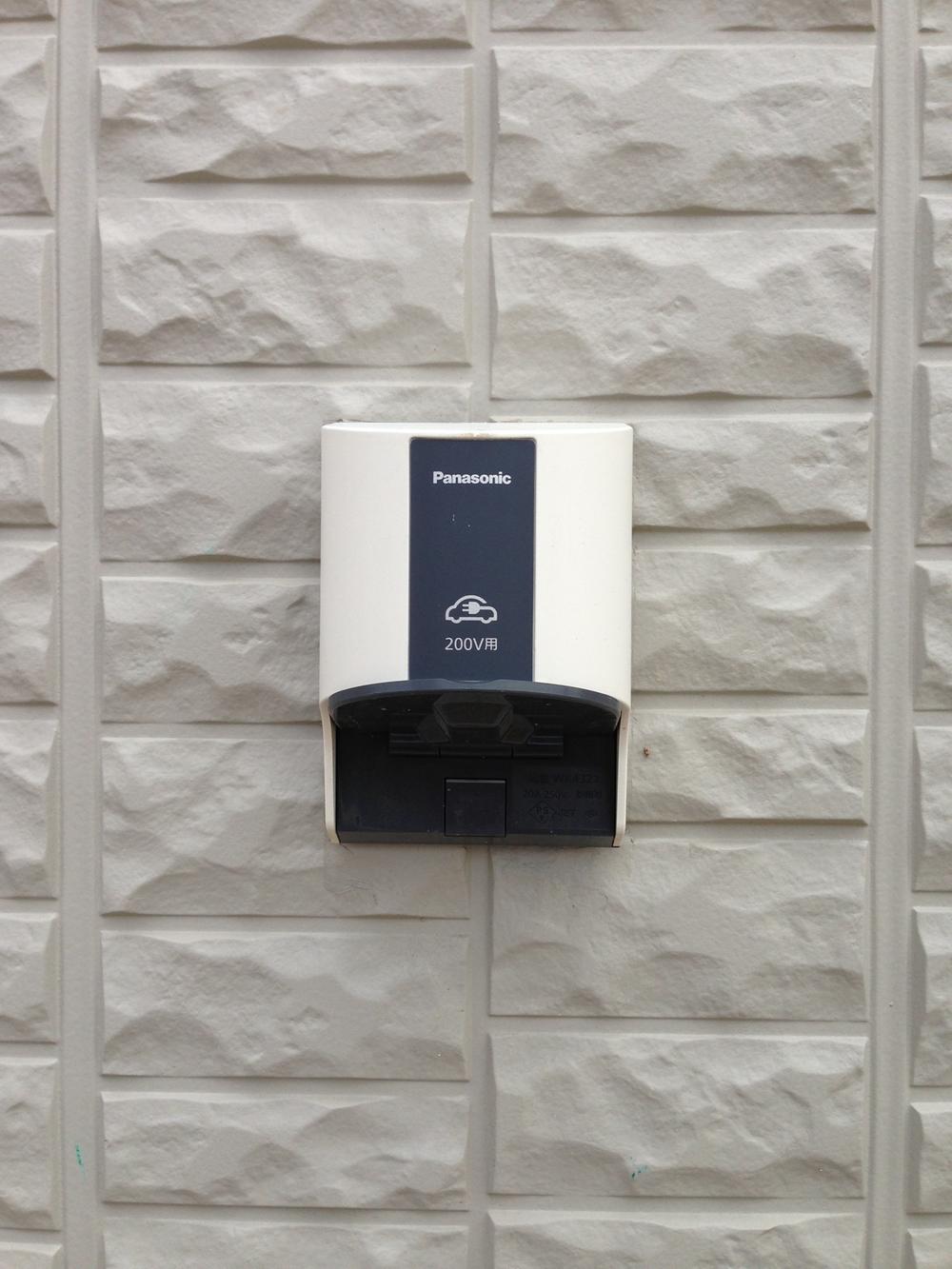 Power generation ・ Hot water equipment. Outlet is for 200V that corresponds to the electric car.