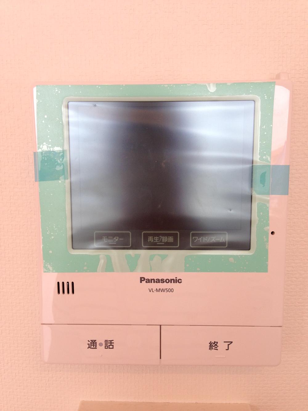 Security equipment. You can see the face of the visitors in color, You can also take a maximum of 50 items worth visitor during absence.