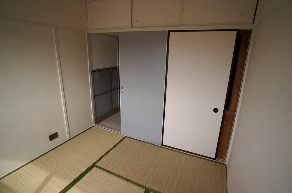 Non-living room. Japanese-style room 4.5 Pledge (south)