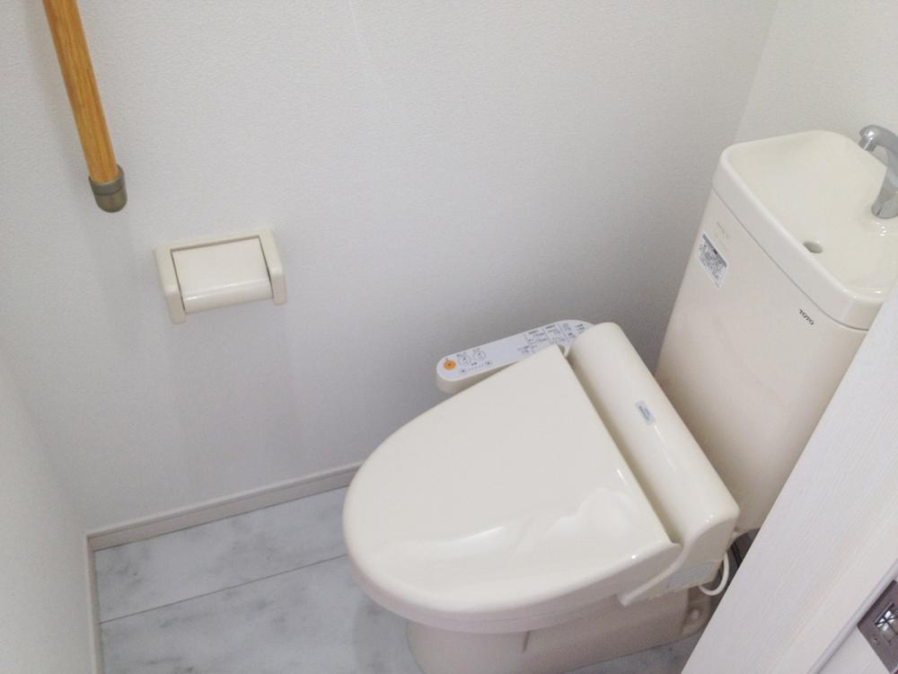 Toilet. Toilets: 2013 November shooting