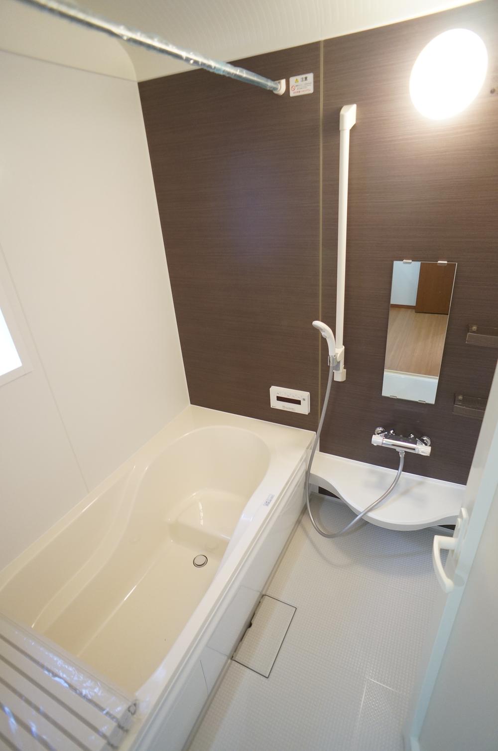 Same specifications photo (bathroom). It is the example of construction of the same construction company.  It is different from the actual photo. 