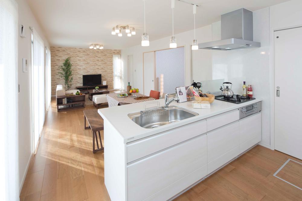 Kitchen. Wife is also safe in the 1F overlooking all of the room Kitchen.