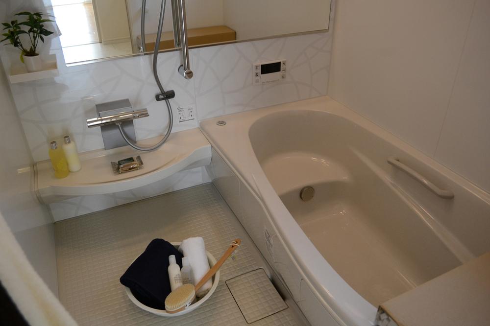 Bathroom. Sitz bath possible bathroom.