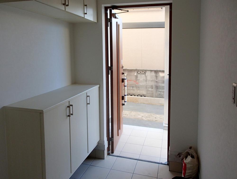 Entrance. Building A room