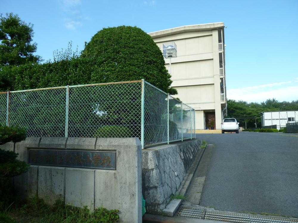 Primary school. Kakutaro until elementary school 900m
