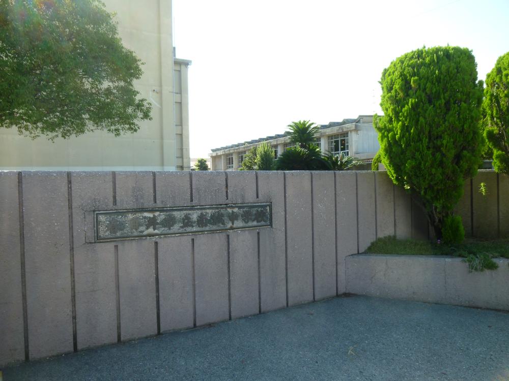 Junior high school. Nanjo 260m until junior high school