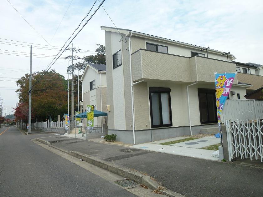 Local photos, including front road. Local (11 May 2013) Shooting ・ 1 Building