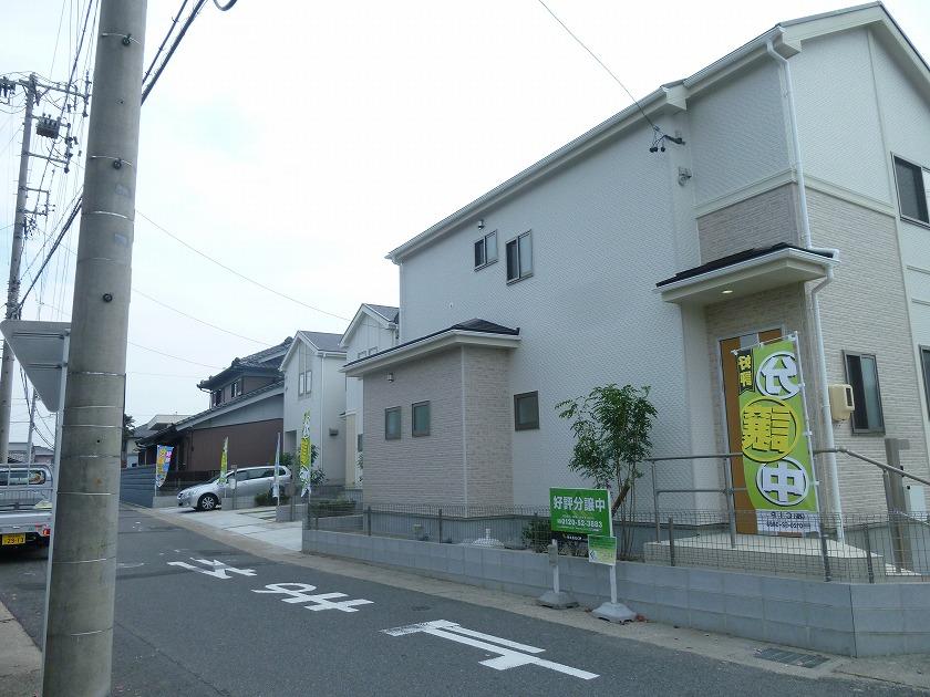 Local photos, including front road. Local (11 May 2013) Shooting ・ Building 2