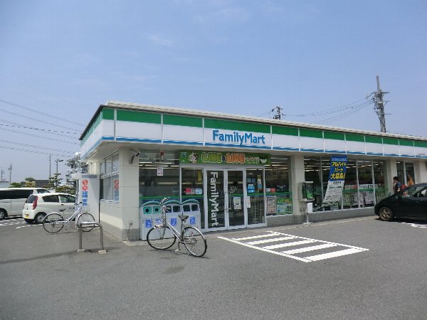 Convenience store. Family Mart (convenience store) to 200m