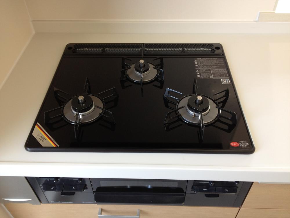 Kitchen. Glass top stove specification