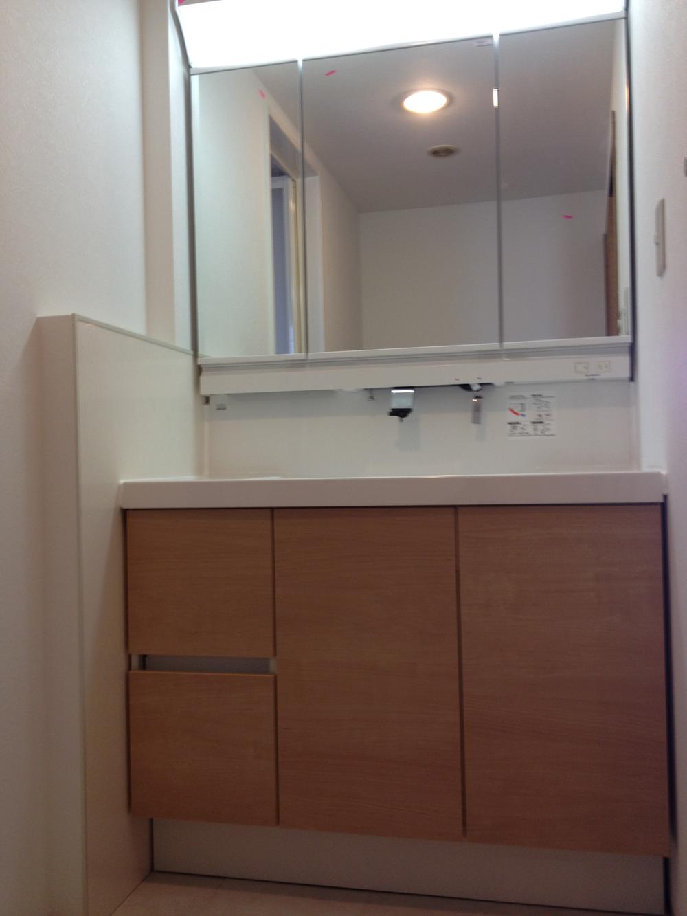 Wash basin, toilet. Indoor (12 May 2013) Shooting