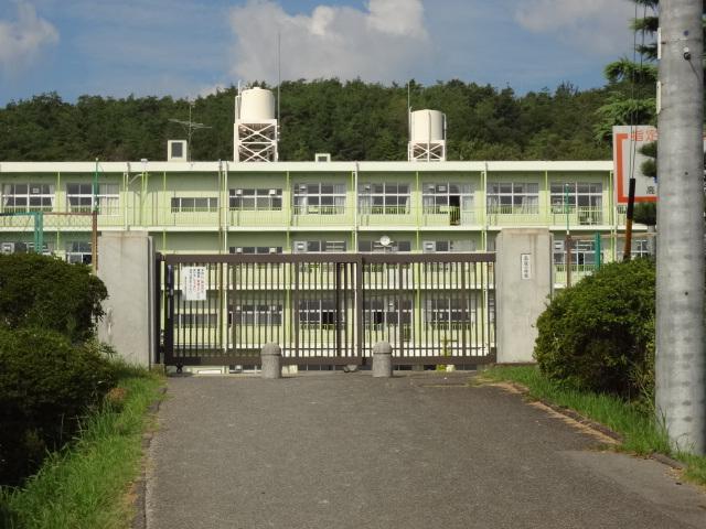 Primary school. Kasugai Municipal dais until the elementary school 1040m