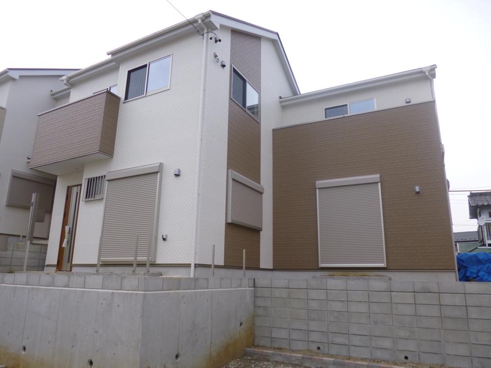 Local appearance photo. Building 2 Completion (July 5, 2013)