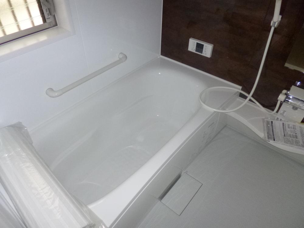 Bathroom. Building 2 Completion (July 5, 2013)