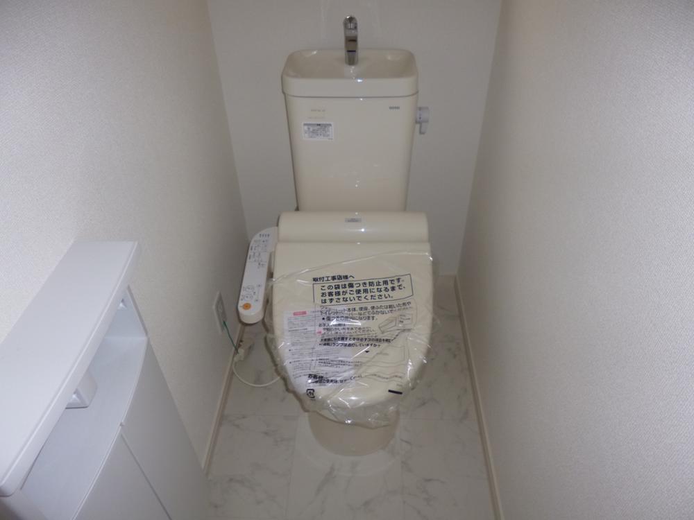 Toilet. Building 2 Completion (July 5, 2013)