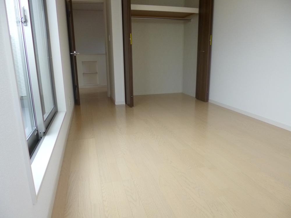 Non-living room. Building 2 Completion (July 5, 2013)