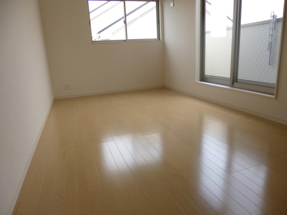 Non-living room. Building 2 Completion (July 5, 2013)