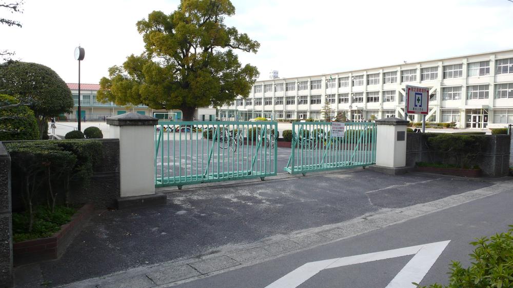 Primary school. Takagi until elementary school 940m