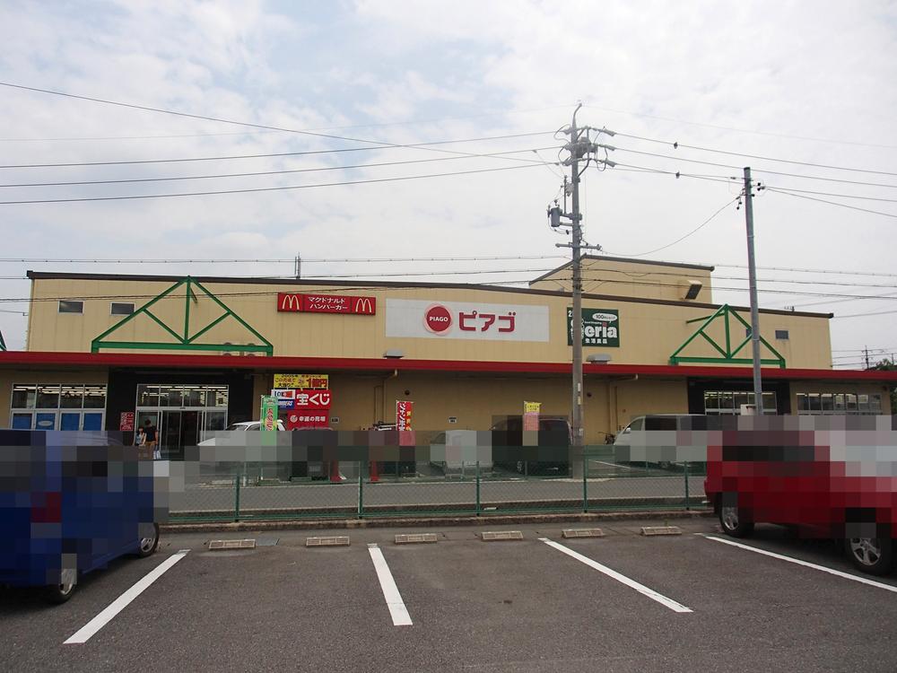 Supermarket. Piago until Kibuki shop 697m